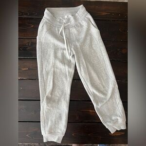 Lululemon Gray scuba crop Sweatpants size 2
